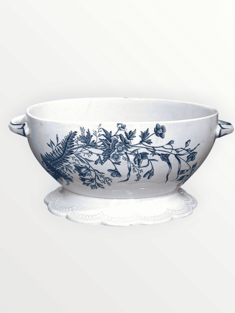 Sopera o ensaladera ovalada de loza opaca antigua con diseño transferware azul