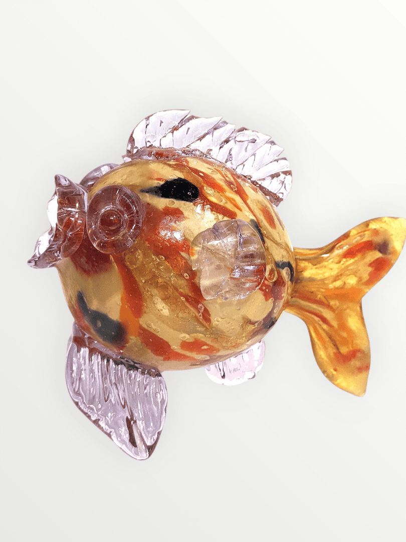 Figura de pez en cristal de Murano soplado a mano con motas multicolores Tutti Frutti y aletas transparentes.
