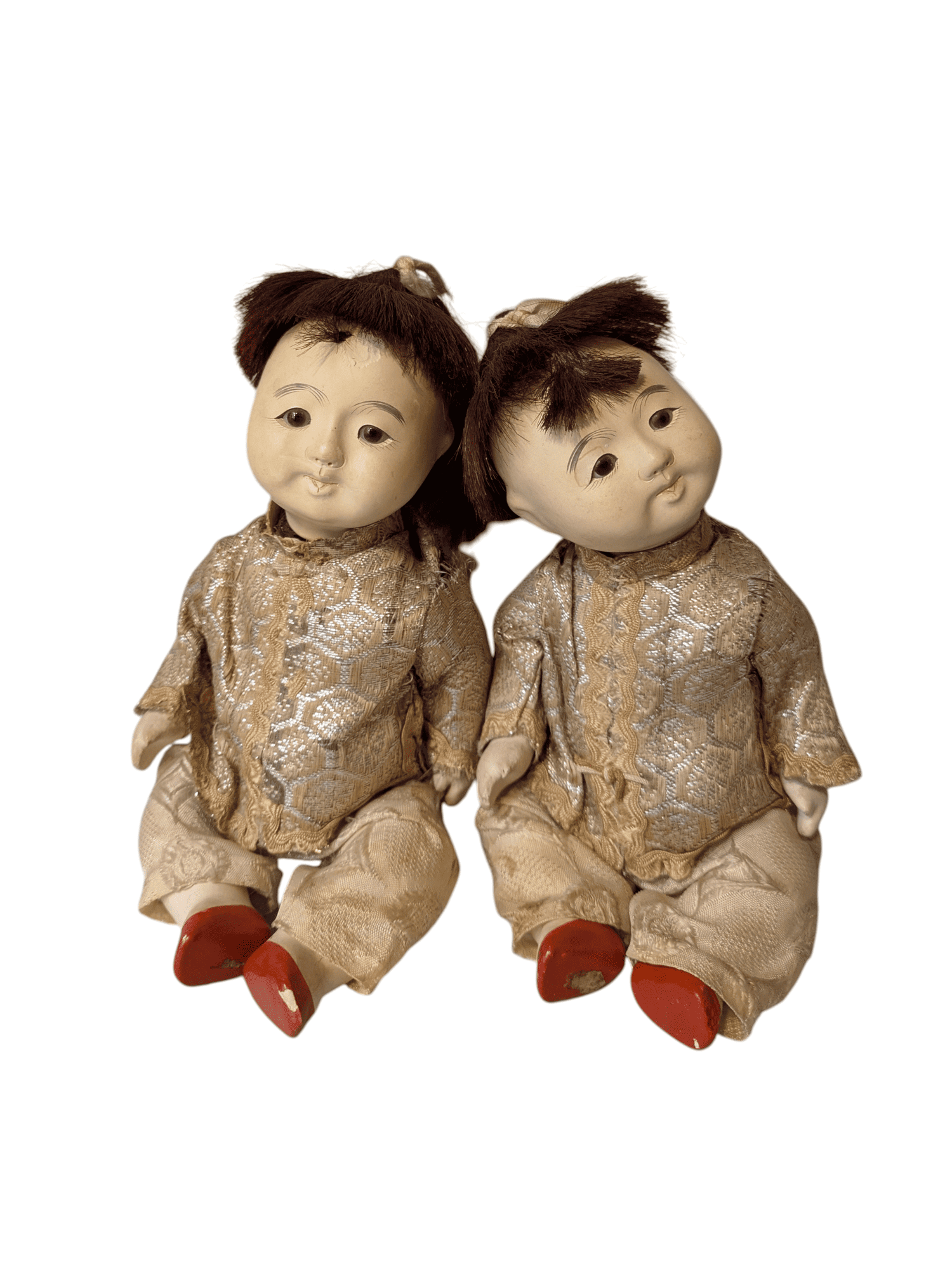 Pareja de muñecos tradicionales japoneses Gofun e Ichimatsu con trajes de seda dorada