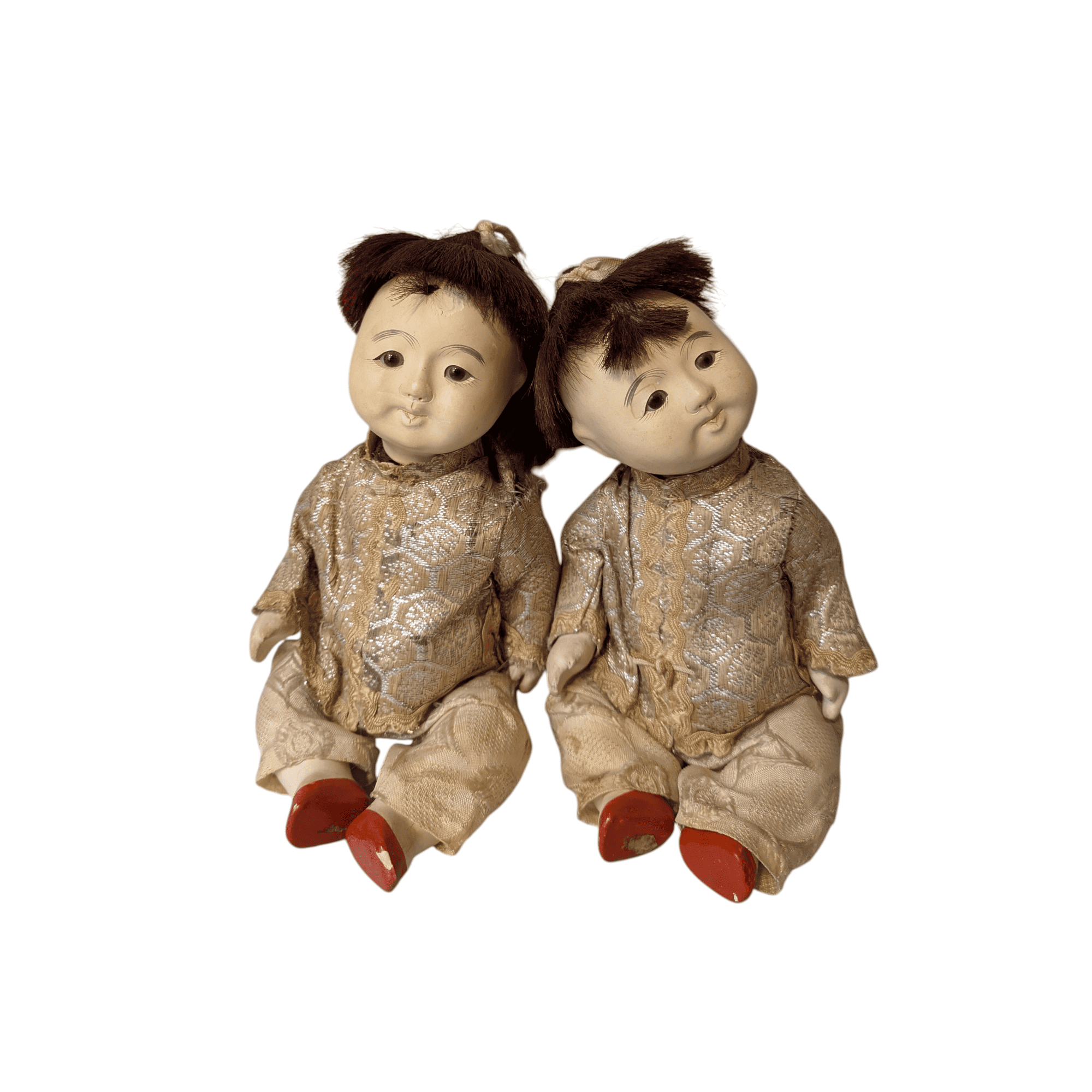 Pareja de muñecos tradicionales japoneses Gofun e Ichimatsu con trajes de seda dorada