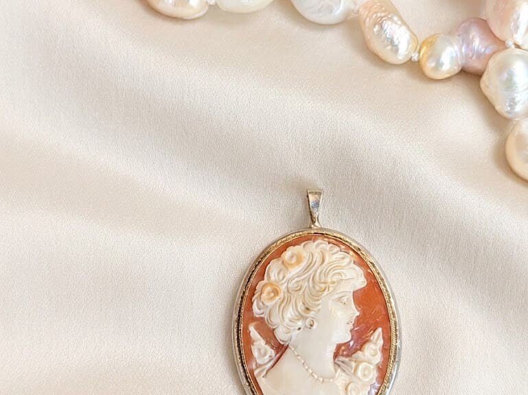 camafeo-concha-sardonice-tallada-plata-800-broche-colgante